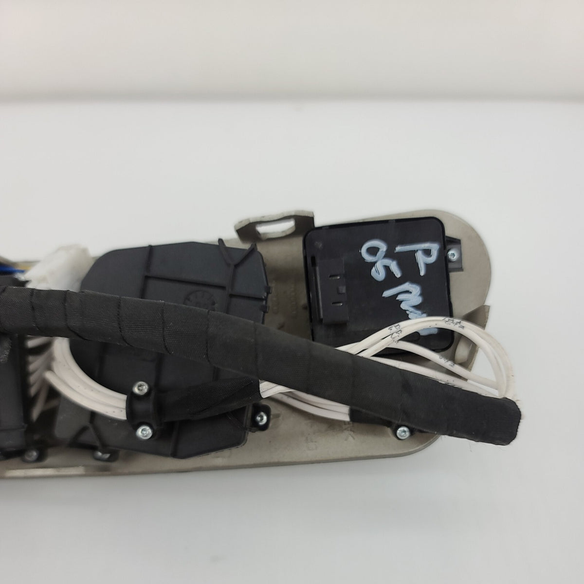 2003- 2012 Maserati Quattroporte Grey Front Right Seat Control Unit 469556