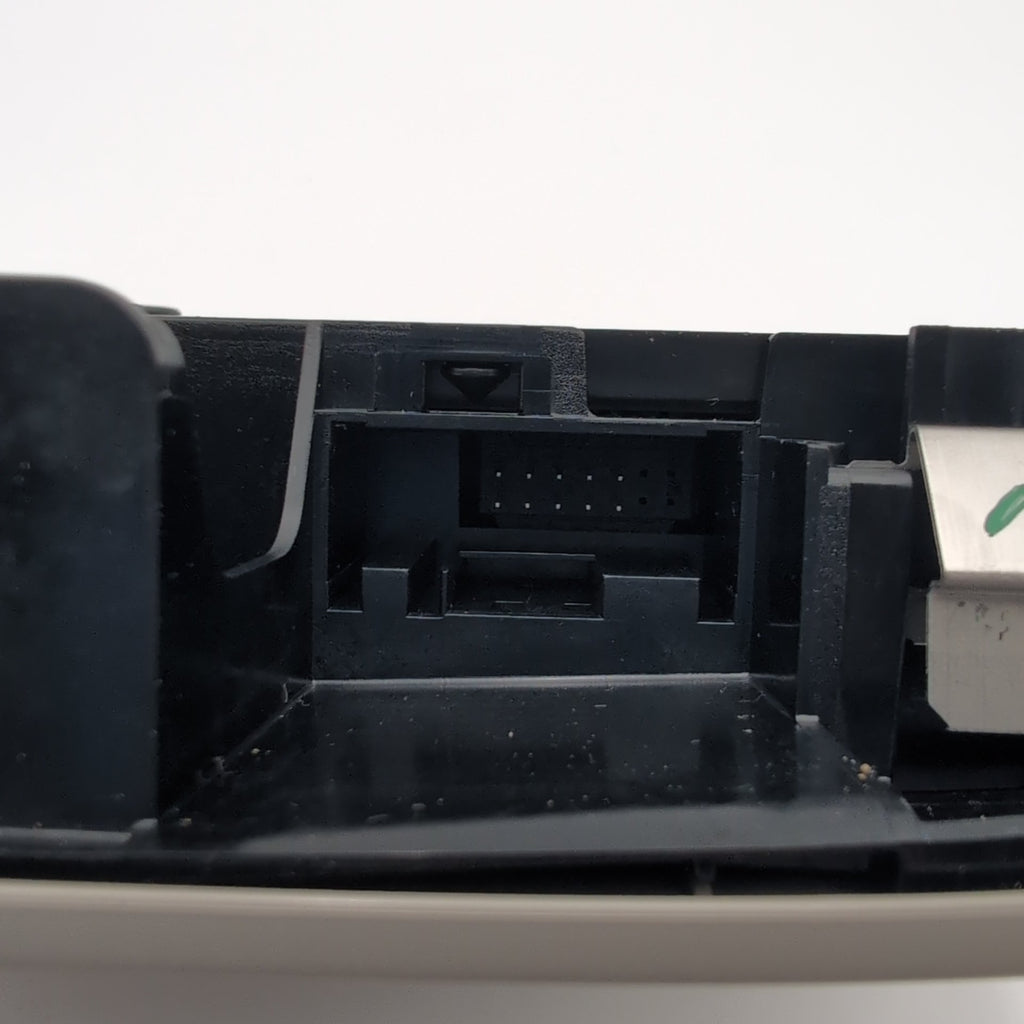 2014 - 2021 BMW i3 i3s I01 Front Overhead Console Dome Light Assembly 6999332