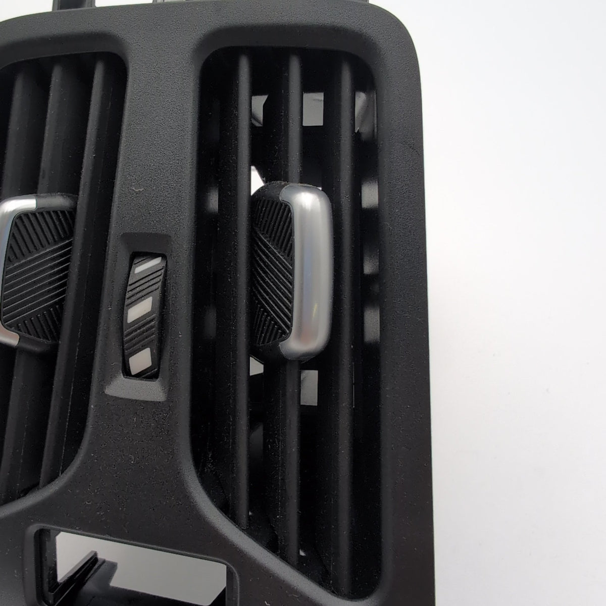 2022 2023 2024 2025 BMW X1 X2 Rear Console AC Heater Air Vent 9473179