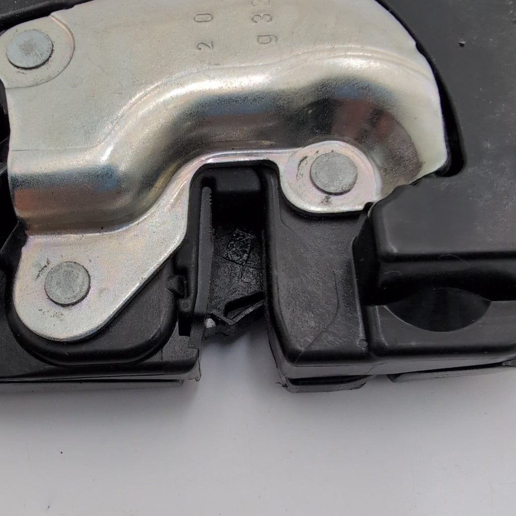 2022 - 2025 BMW X1 X2 Trunk Lid Lock Latch Actuator Assembly 9450528 5B539E4
