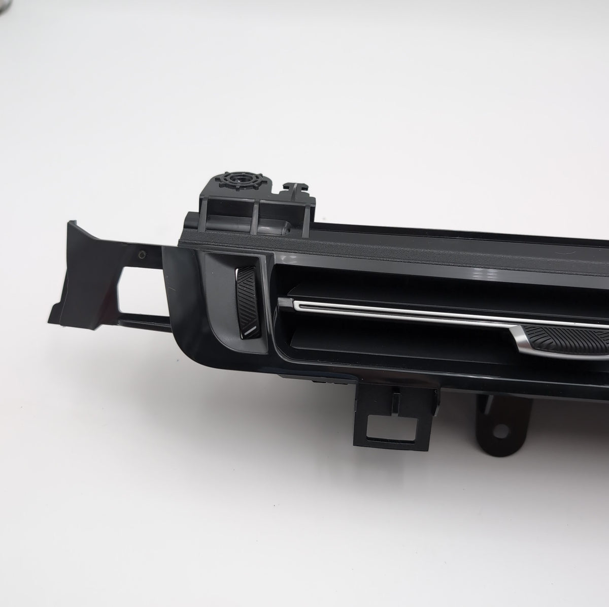 2023 2024 2025 BMW X2 U10 X1 U11 Center Dash Fresh Air Vent Grille 9483383 OEM
