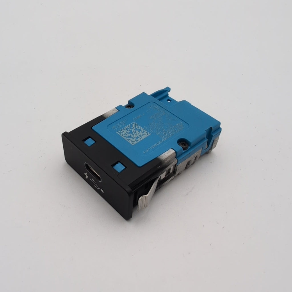 2019 - 2024 BMW 3 4 5 X3 X4 X5 X6 Rear Center Single USB Port Socket 8711939