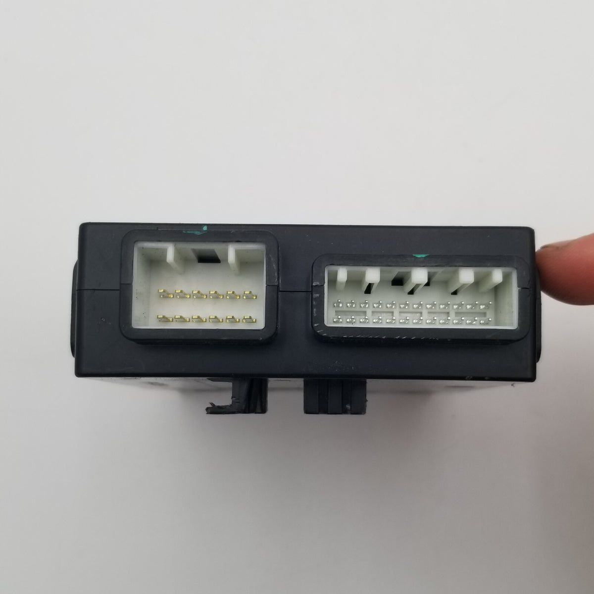 2024 - 2026 HYUNDAI SANTA FE FRONT RIGHT SEAT HEATER CONTROL MODULE 88B70-R6020