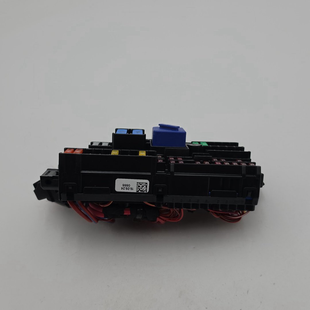 2023 - 2026 BMW 530i G60 G45 G70 G90 Right Power Distribution Fuse Box 5A039C3