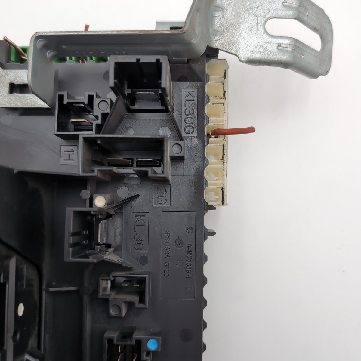 2012- 2014 Mercedes W204 C250 C300 C350 Rear SAM Relay Fuse Box Assembly