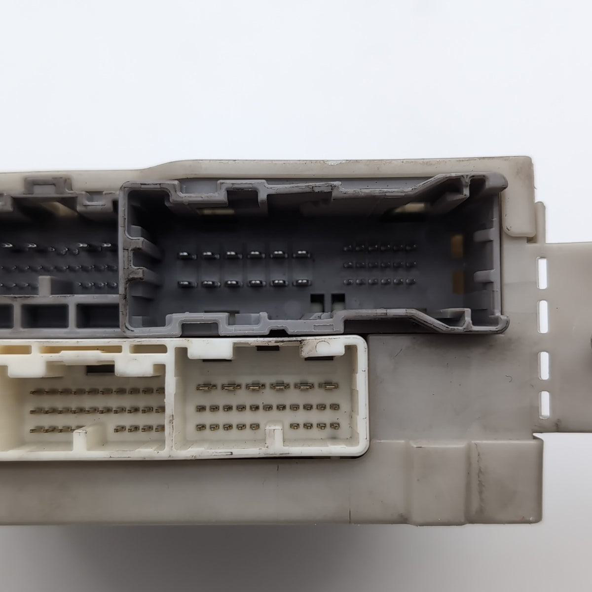 2010 2011 2012 Lexus Ls460 Xf40 Rear Trunk Fuse Relay Box Junction 82670-50150
