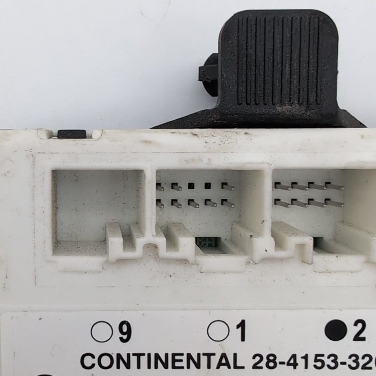 2015- 2019 Mercedes W205 C300 Front Right Door Control Module A2059001611