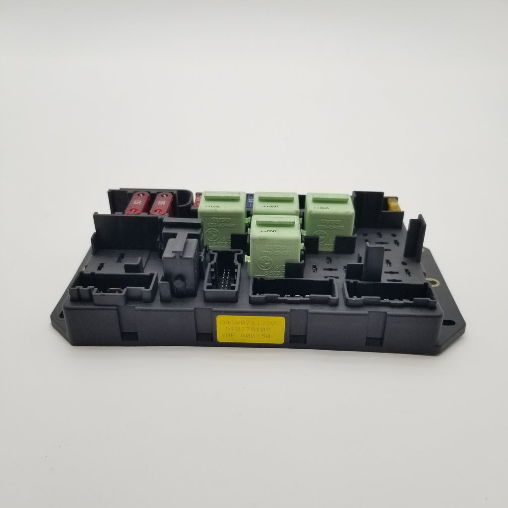 2003 2004 2005 2006 Range Rover Trunk Relay Fuse Box Rear Mounted YQE000350 OEM