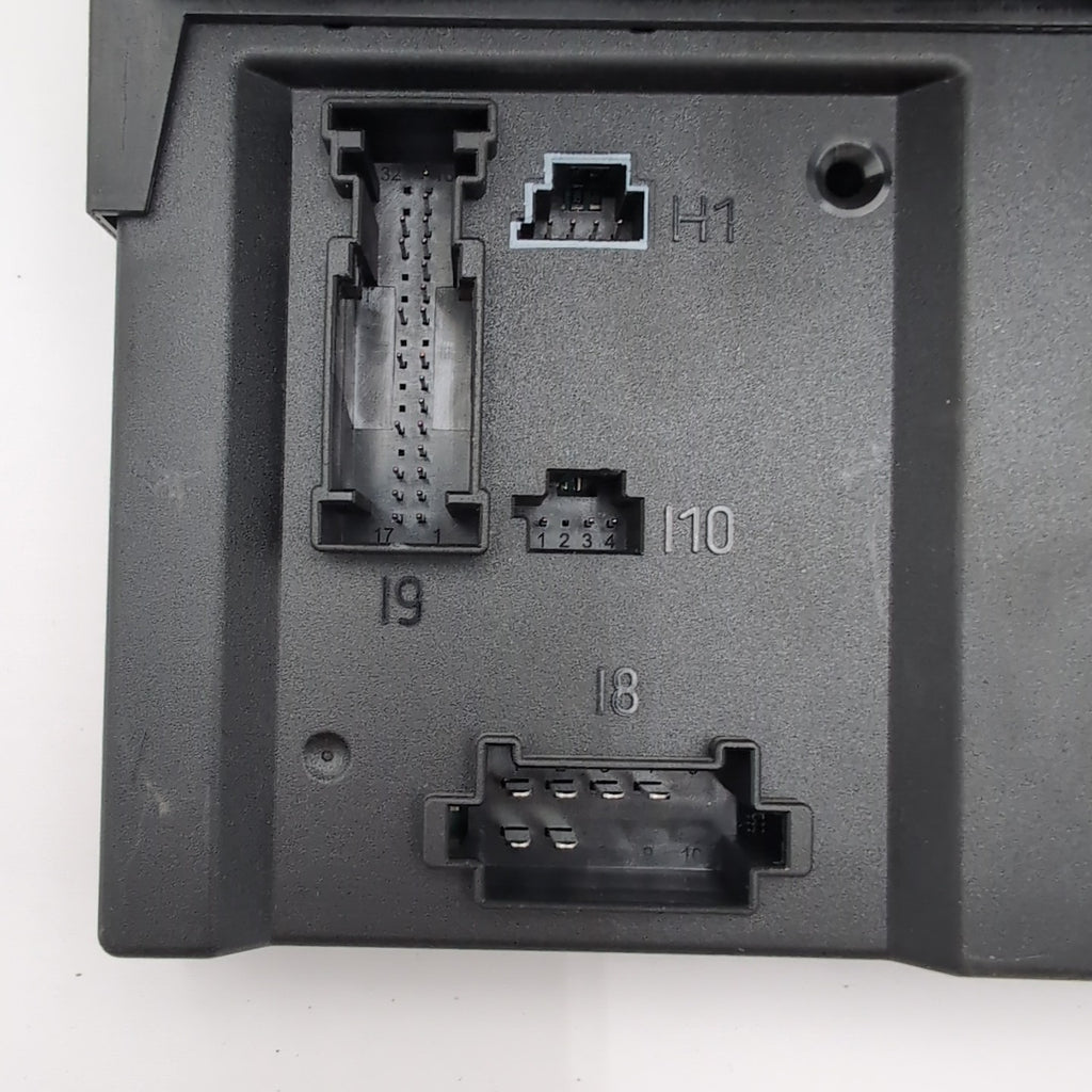 2007 2008 2009 Mercedes W221 S550 Rear Trunk Fuse Relay Junction Box A2215403050