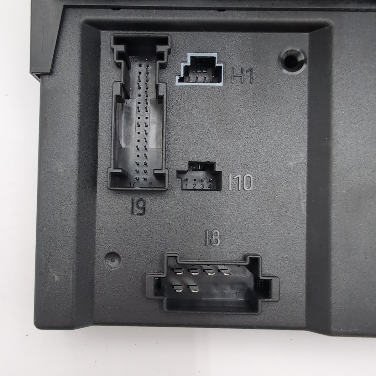 2007 2008 2009 Mercedes W221 S550 Rear Trunk Fuse Relay Junction Box A2215403050