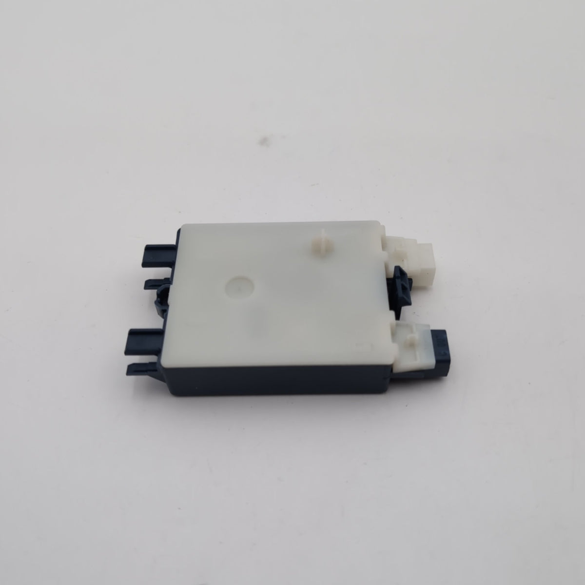 2024 - 2026 BMW 228i F74 LFS Interior LED Light Control Module 5B610A2