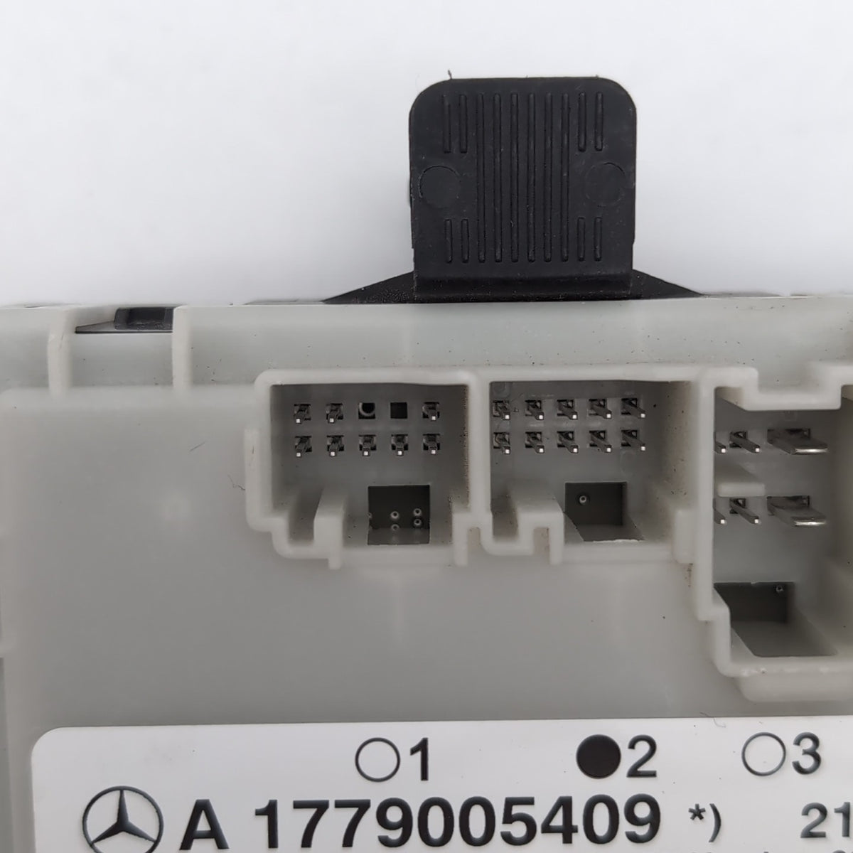 2019- 2022 MERCEDES A220 V177 FRONT RIGHT DOOR CONTROL MODULE OEM A1779005409