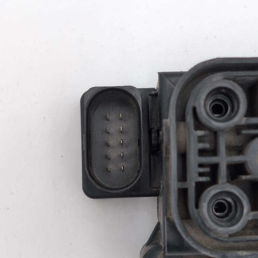 2006 2007 2008 2009 Mercedes W164 ML63 Air Suspension Valve Block A2513200058
