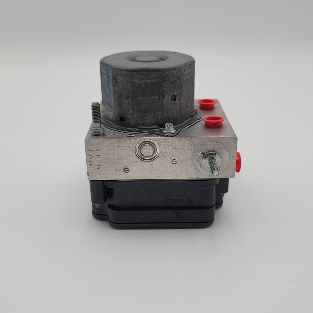 2014 2015 Mercedes-Benz GLA45 ABS Pump Control Unit OEM A1764311612