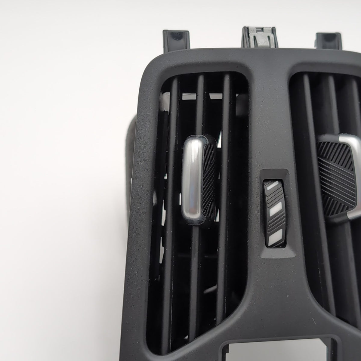 2022 2023 2024 2025 BMW X1 X2 Rear Console AC Heater Air Vent 9473179