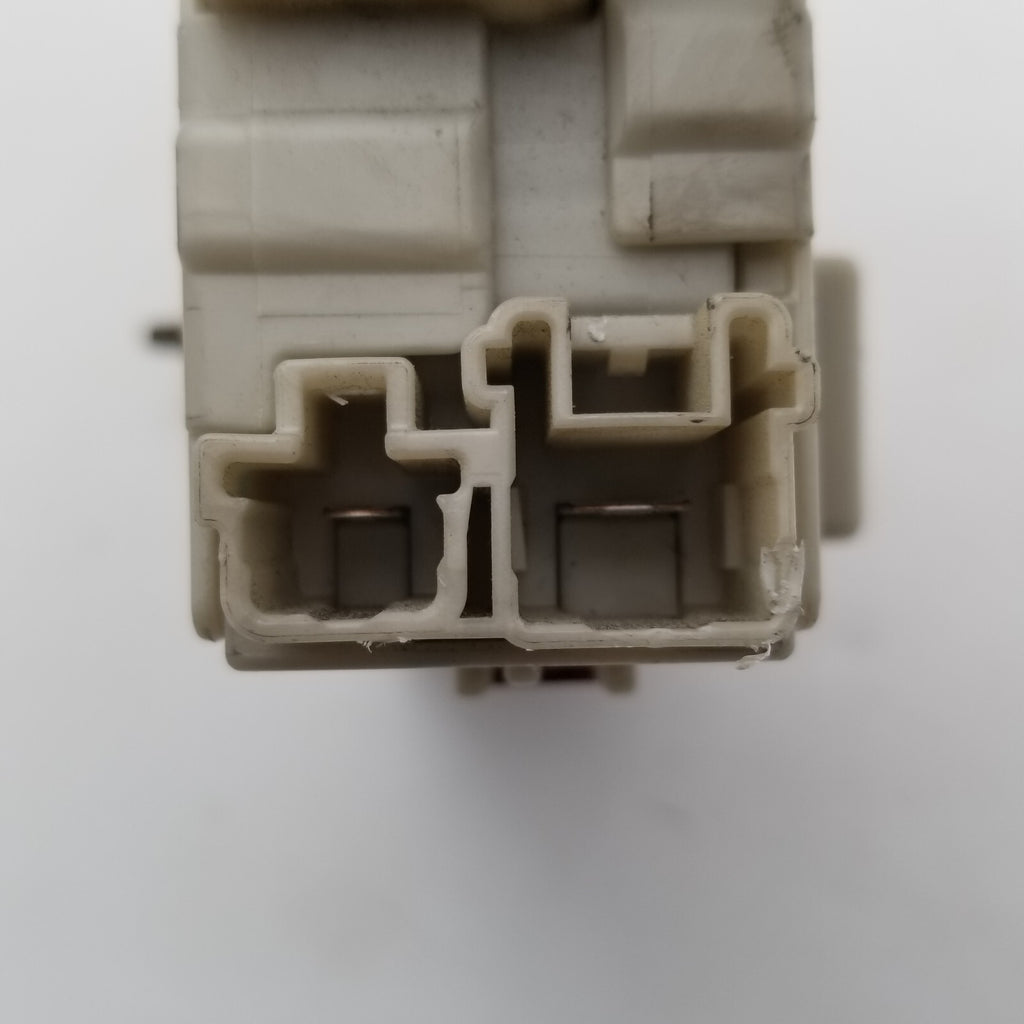 2006- 2011 LEXUS FUSE RELAY JUNCTION BOX GS430 GS350 GS300 OEM