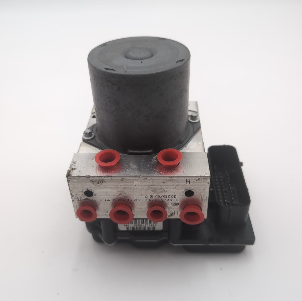 2014 2015 BMW X1 2.0L ABS Anti Lock Brake Pump Control Unit 6860214