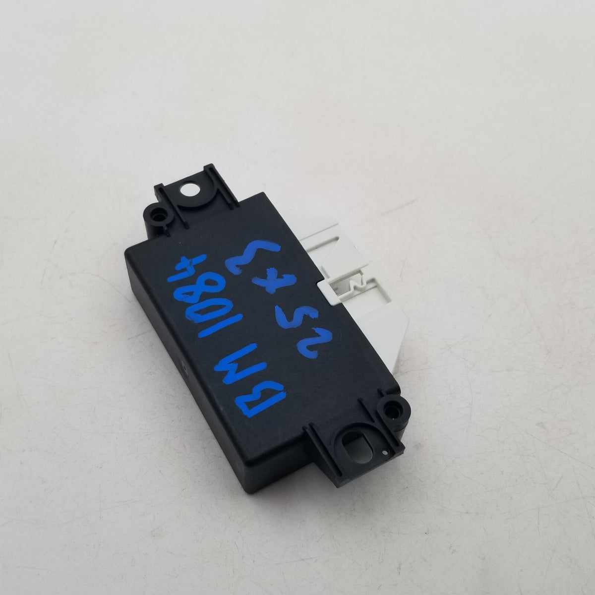 2023 - 2026 BMW G60 G70 X1 X2 X5 X7 USS Ultrasonic Parking Sensor Module