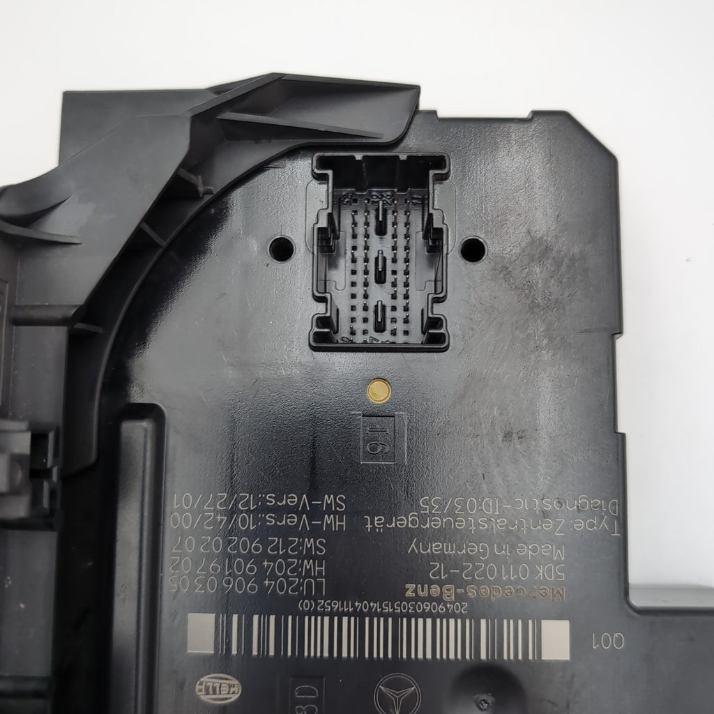 2012- 2014 Mercedes W204 C250 C300 C350 Rear SAM Relay Fuse Box Assembly
