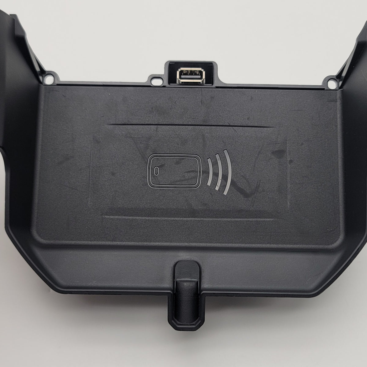 2021 2022 2023 BMW 530i G30 BATTERY WIRELESS CHARGING PAD CONTROL MODULE OEM