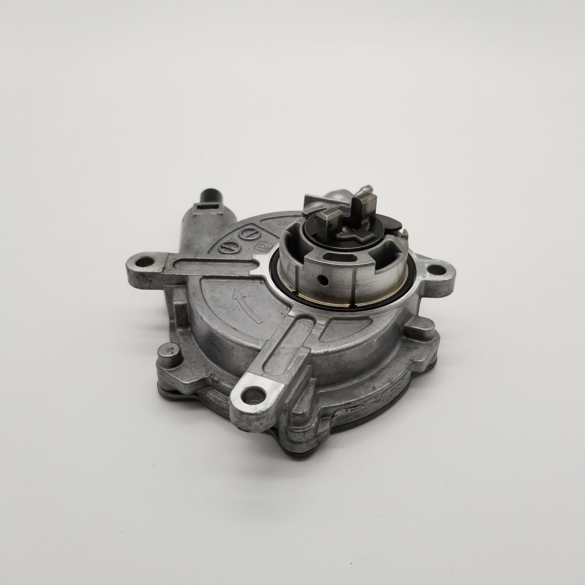 2006-2011 Mercedes W204 C250 Engine Motor Brake Vacuum Pump 2722300565 OEM