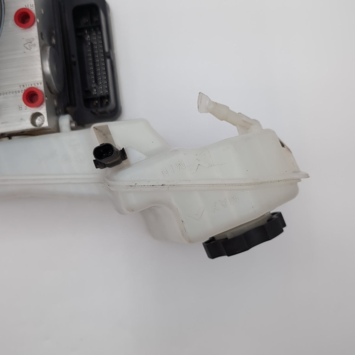 2024 Cadillac CT4 ABS Master Cylinder Brake Booster 86541193