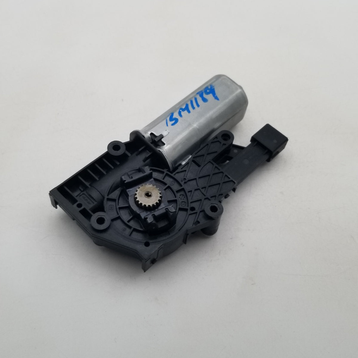 BMW X1 U11 PANORAMIC SUNROOF SUN ROOF POWER SUN SHADE MOTOR OEM 2023 2024 2025