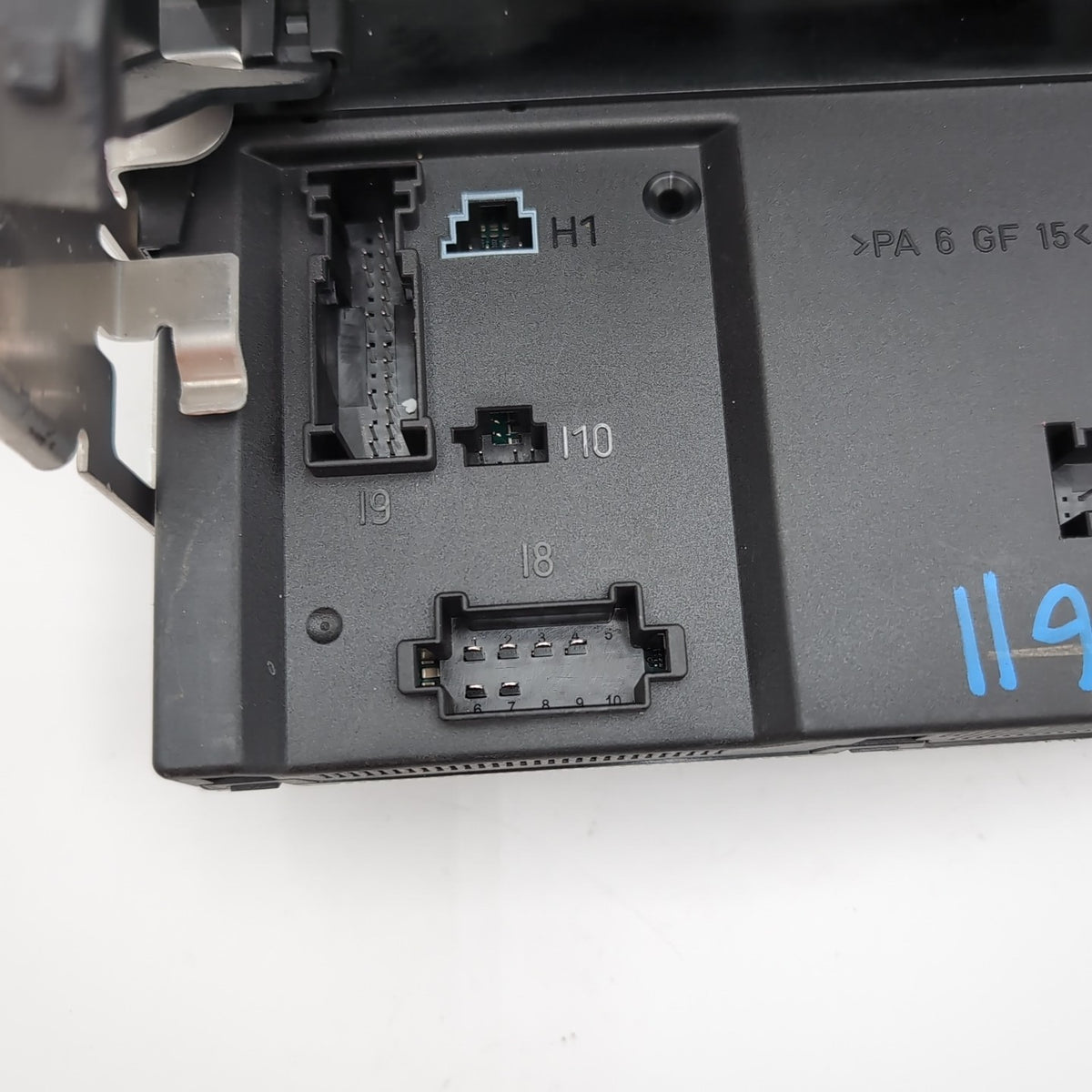 2007-09 Mercedes W221 S550 S63 AMG CL550 CL63 Rear Trunk Fuse Relay Junction Box