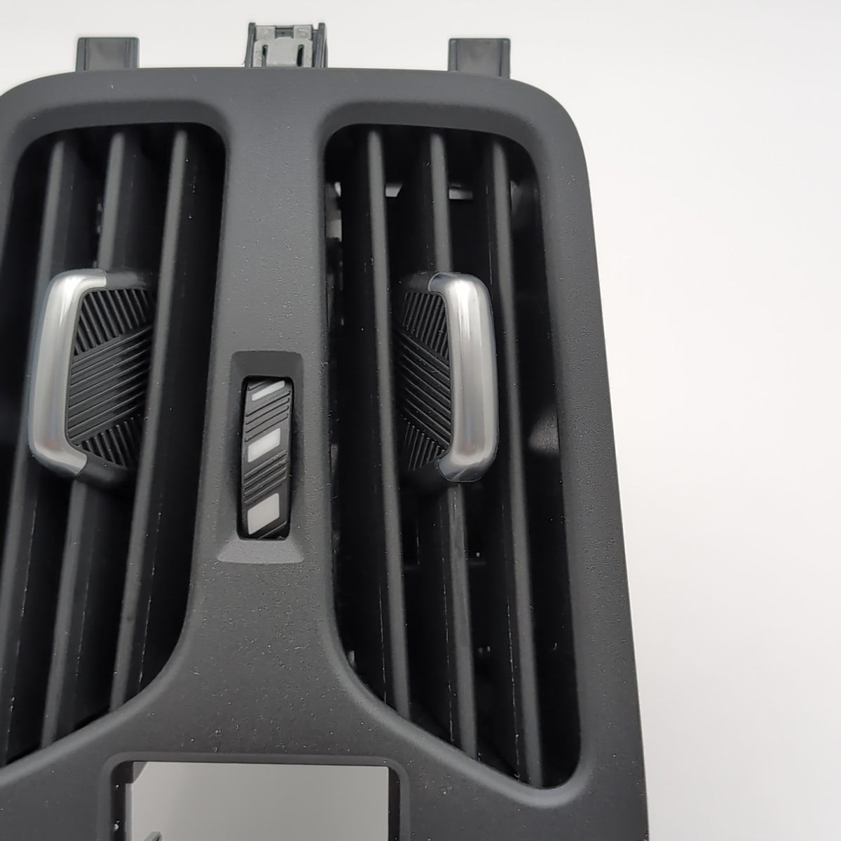 2022 2023 2024 2025 BMW X1 X2 Rear Console AC Heater Air Vent 9473179