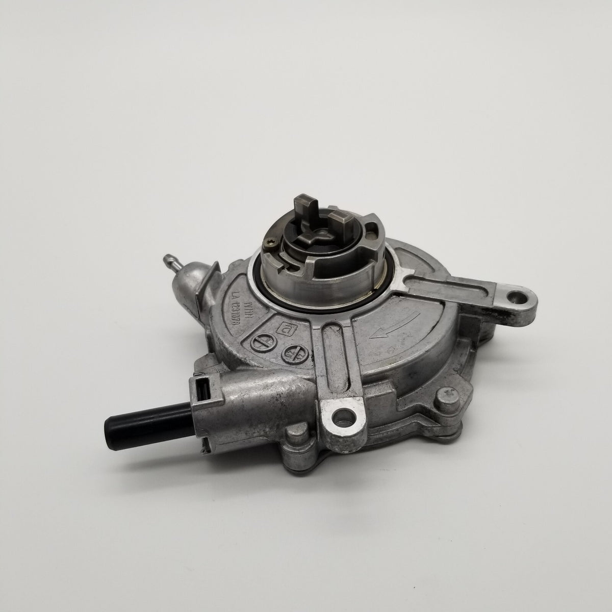 2006-2011 Mercedes W204 C250 Engine Motor Brake Vacuum Pump 2722300565 OEM