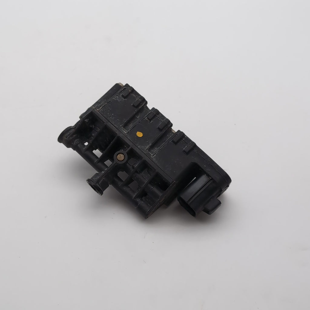 2006- 2013 Land Rover LR4 Air Suspension Transfer Relief Valve RVH000095