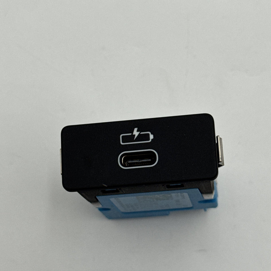 2019 - 2026 BMW G20 G21 G22 G26 G15 G30 G42 X3 Single USB Socket Port 5B51C70