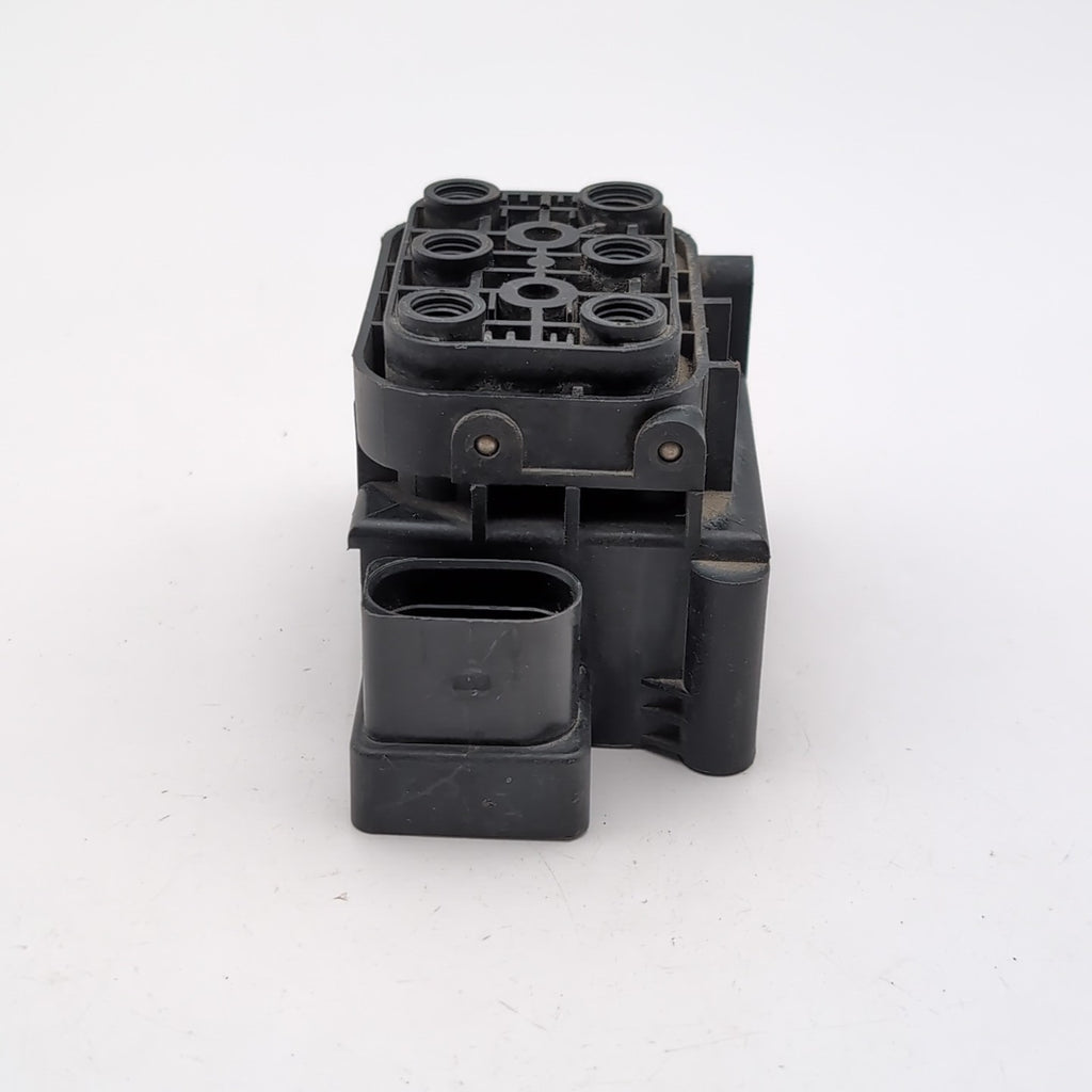 2006 2007 2008 2009 Mercedes W164 ML63 Air Suspension Valve Block A2513200058