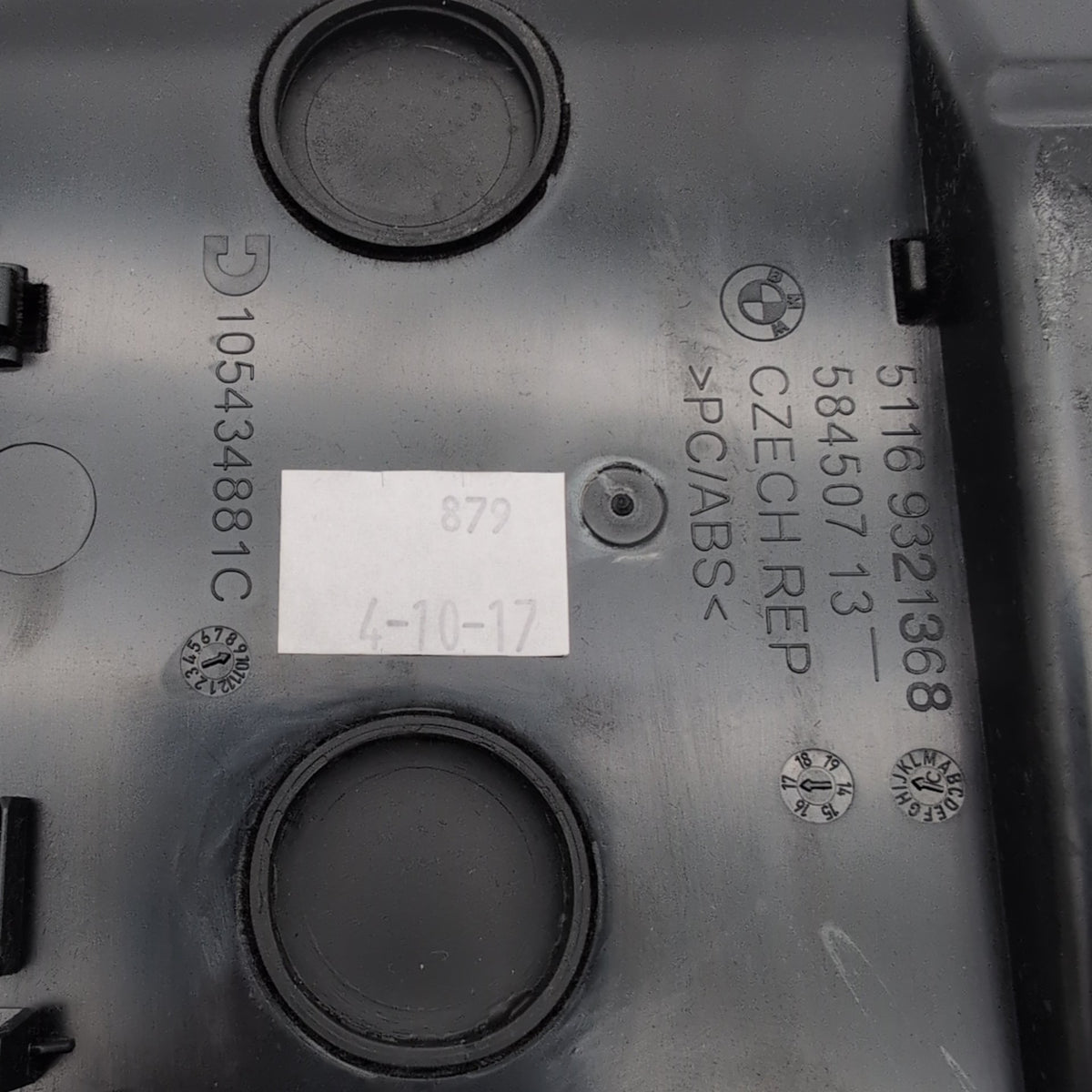 2016 - 2019 BMW 740i 750i Center Console Storage Compartment Wireless Charger