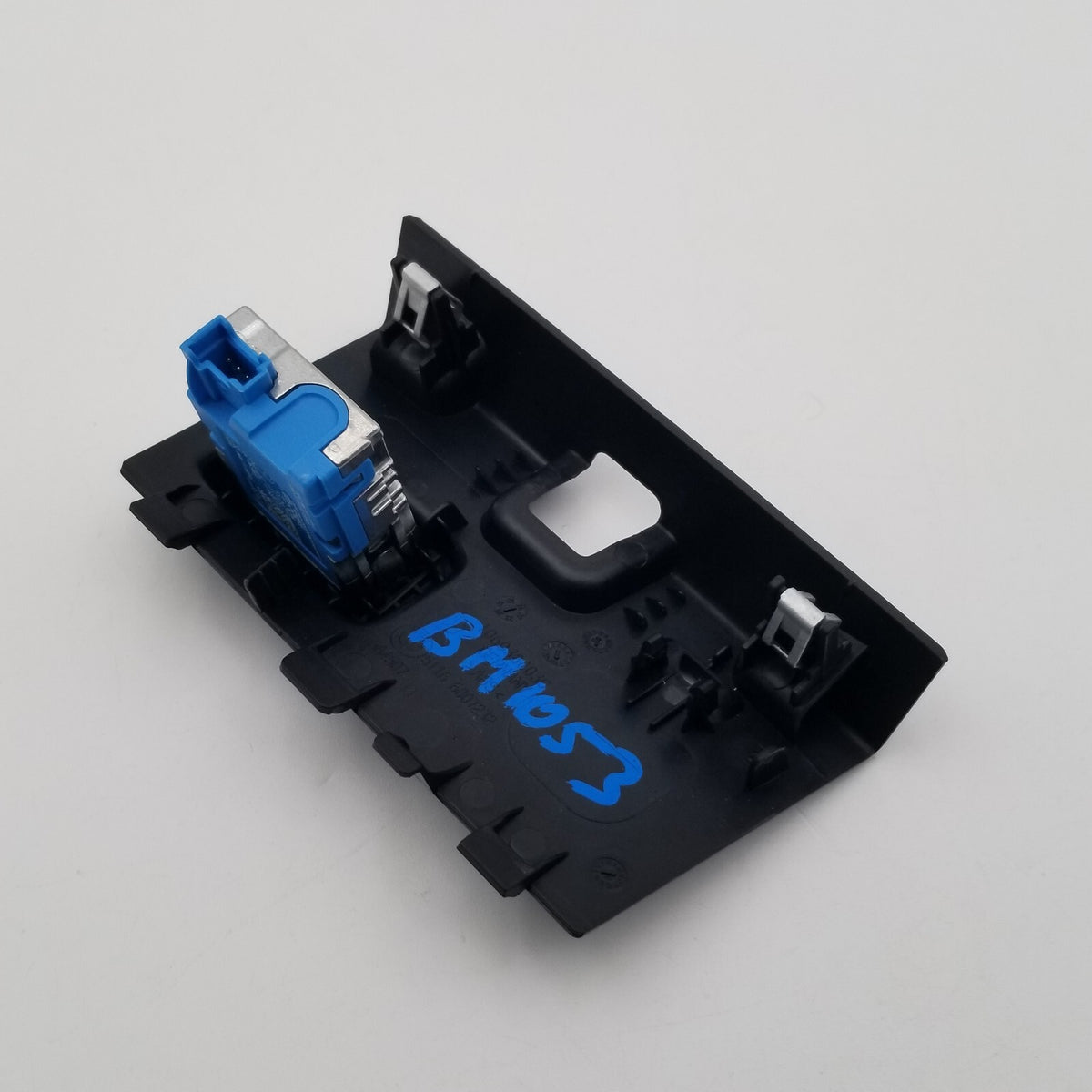 2019- 2024 BMW 330i G20 USB-C INTERFACE CHARGING PORT PLUG w/ TRIM