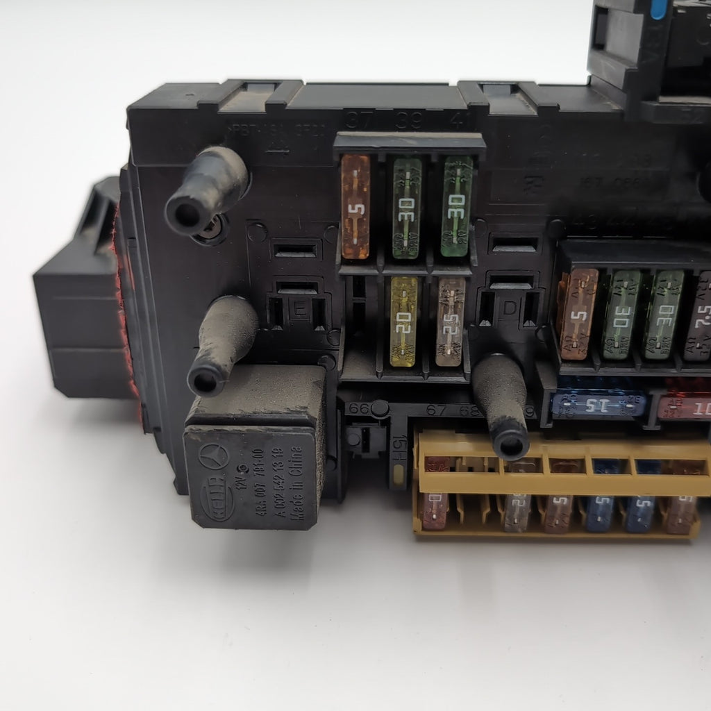 2010- 2018 Mercedes W212 E350 W218 CLS550 Rear SAM Fuse Box Relay Control Unit