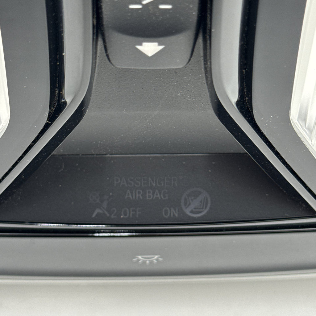 2019 - 2022 BMW 330i G20 G30 X3 Overhead Console Dome Light Assembly 5A0F647