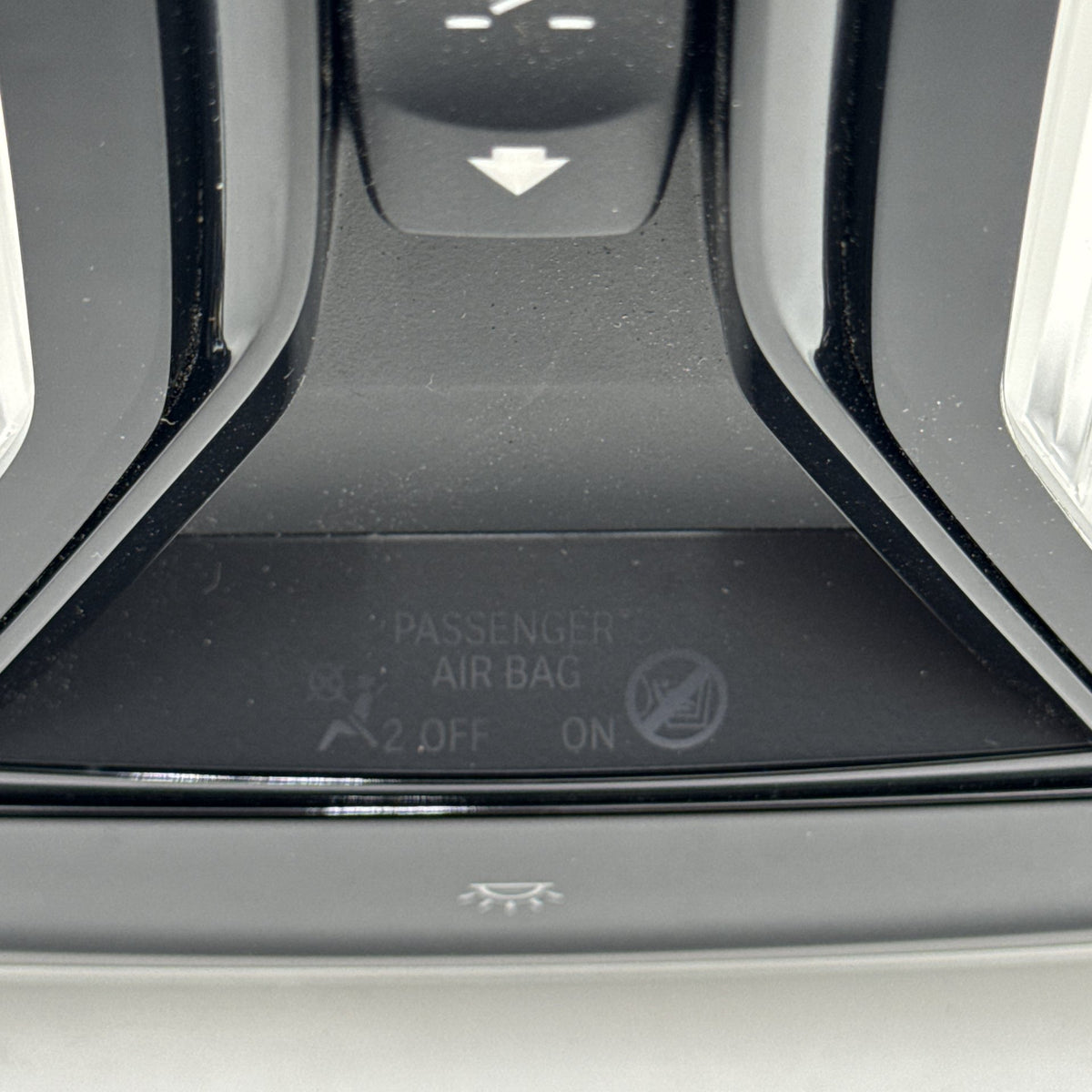 2019 - 2022 BMW 330i G20 G30 X3 Overhead Console Dome Light Assembly 5A0F647