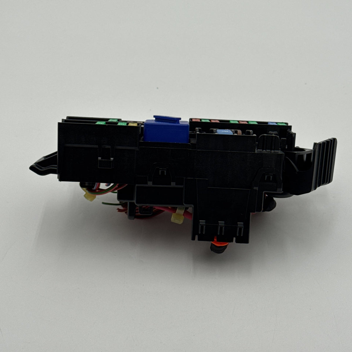 2022 - 2026 BMW 228i F74 X1 X2 iX B+ Positive Power Distribution Fuse Relay Box