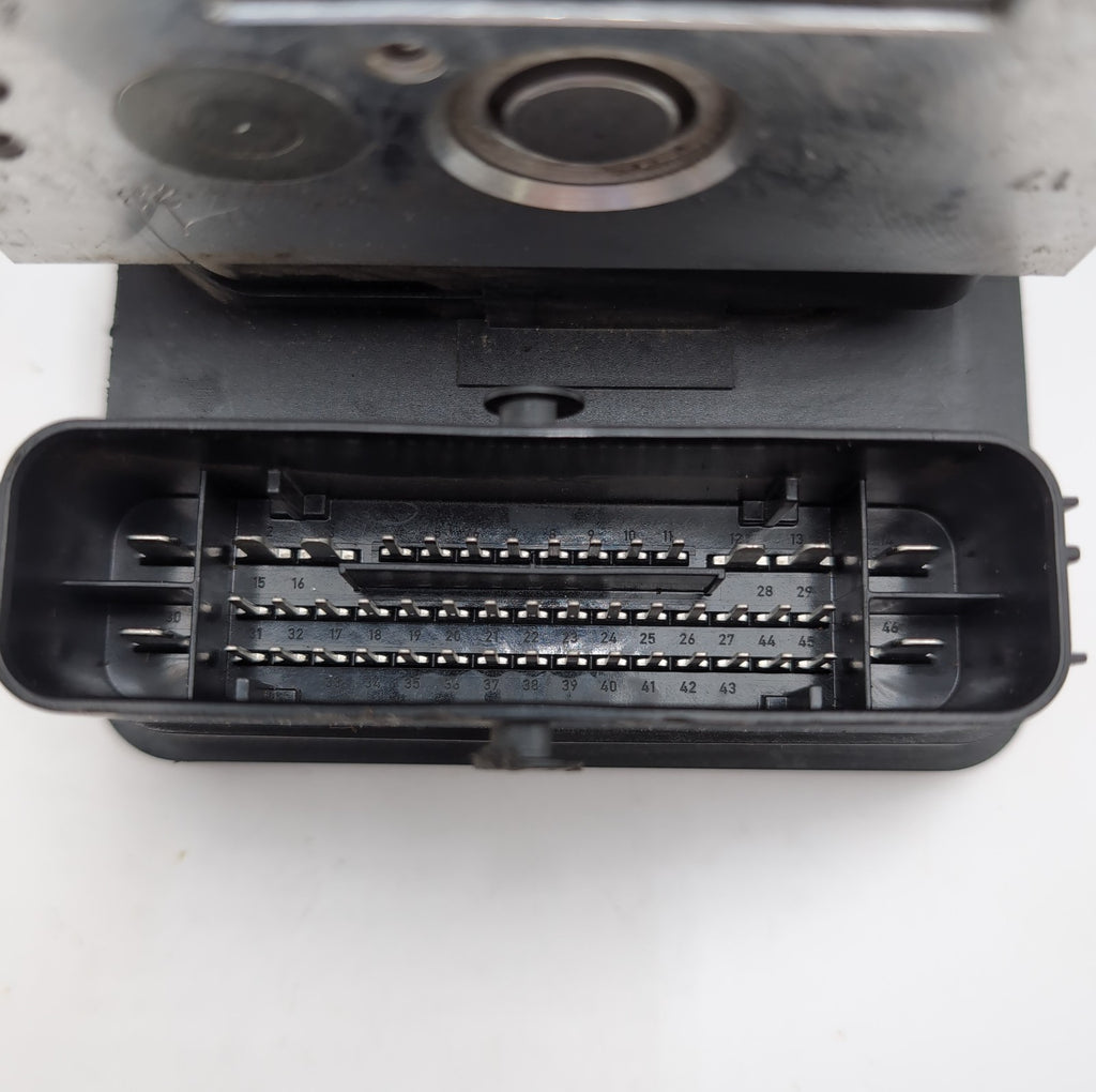 2016 BMW X1 F48 2.0L ABS Anti Lock Brake Pump Control Unit 6880548