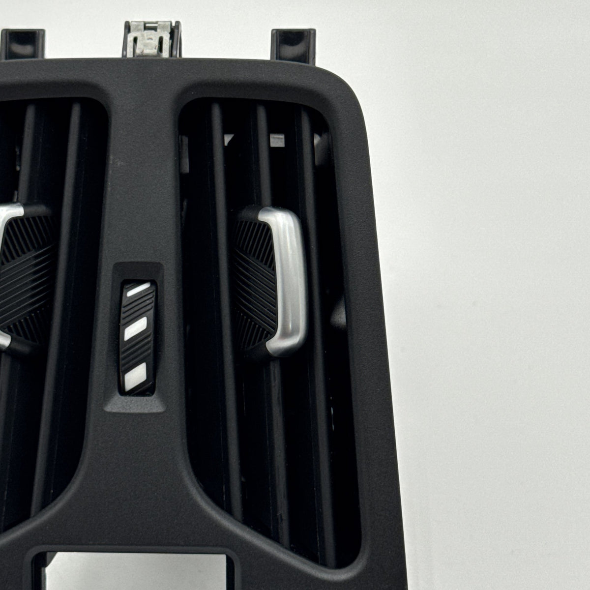 2022 2023 2024 2025 BMW X1 X2 Rear Console AC Heater Air Vent 9473179
