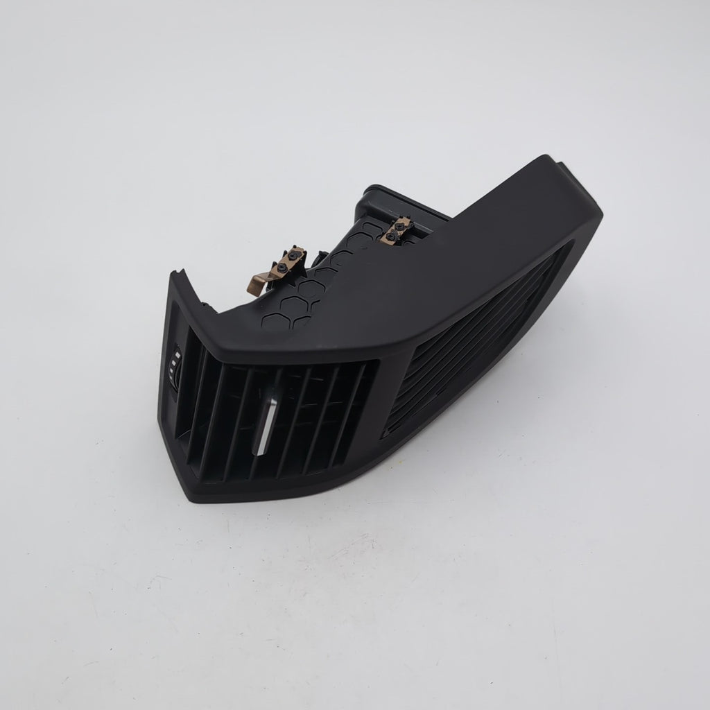 2014- 2021 BMW i3 I01 Hybrid Front Right Passenger Side Air Heat Cooling Vent
