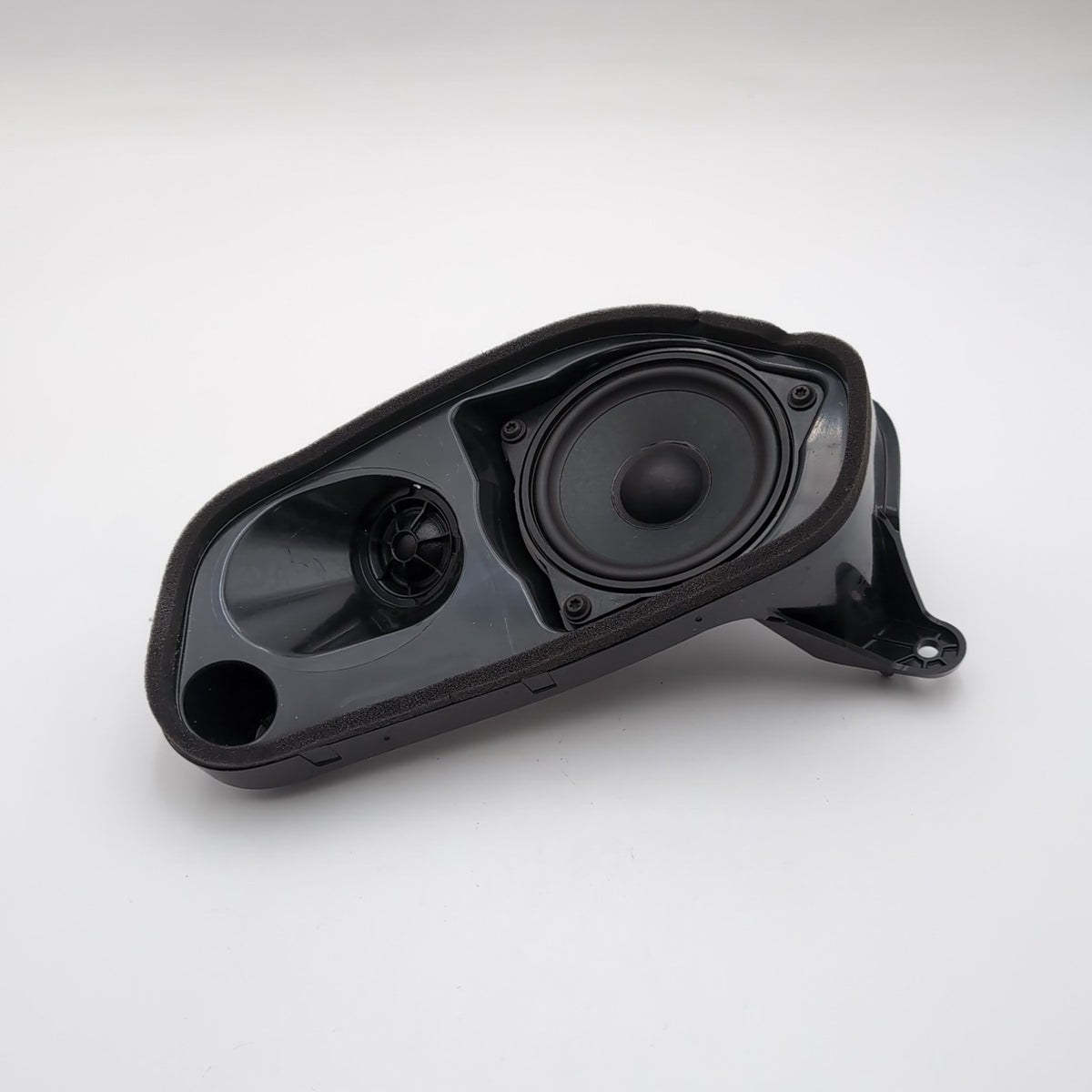 2019- 2025 BMW X7 G07 Rear Right Door Speaker Audio Mount Bracket 2622522 OEM
