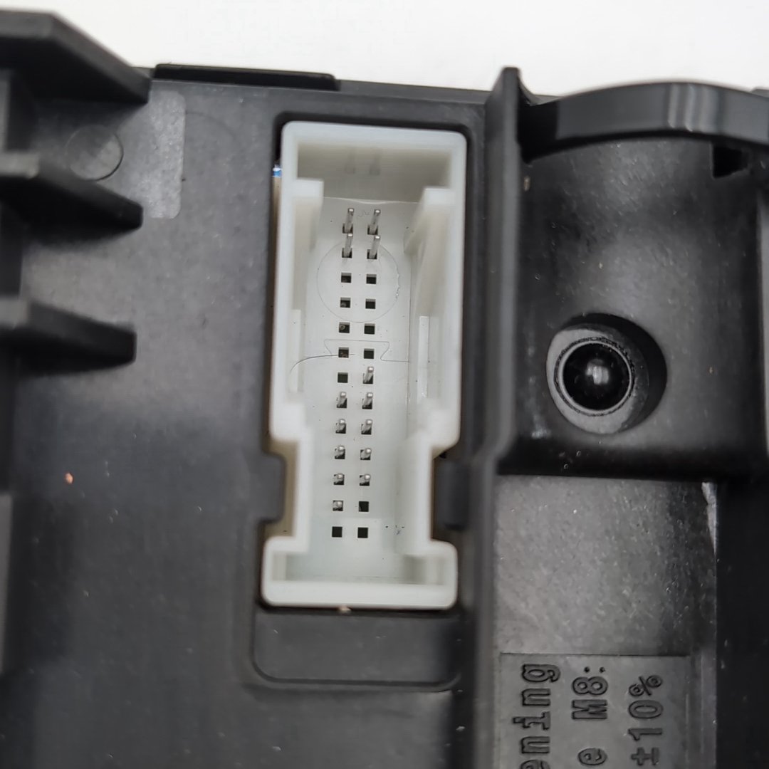 2019 - 2023 BMW X5 X7 Rear Power Distribution Fuse Box 8706212