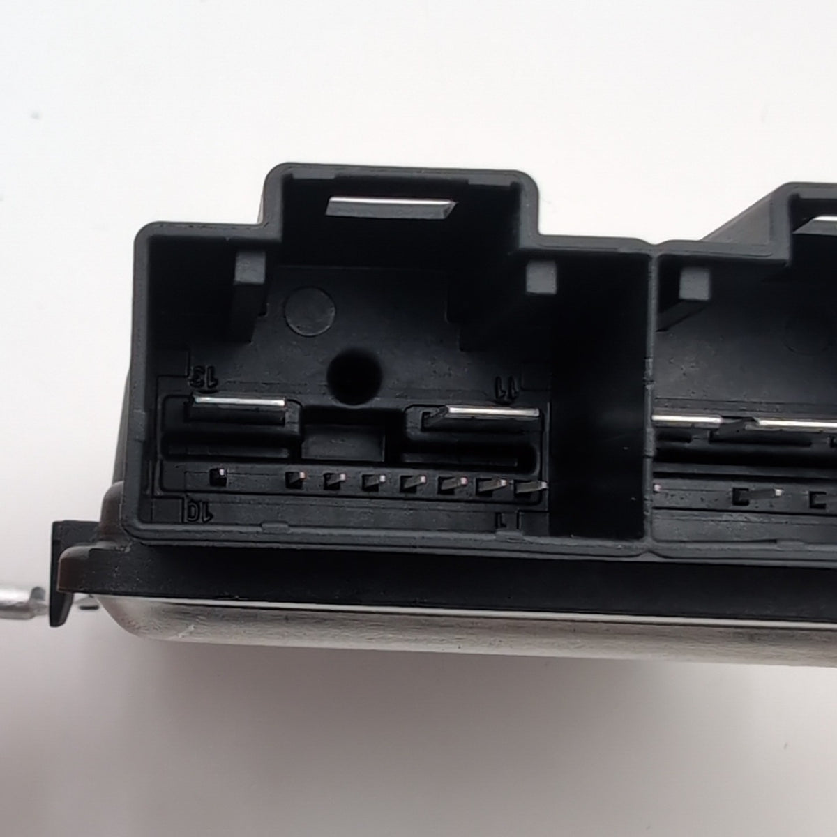 2024 - 2026 BMW 2 5 7 G60 G70 F74 X1 X2 X3 X5 X6 X7 Fuel Pump Control Module