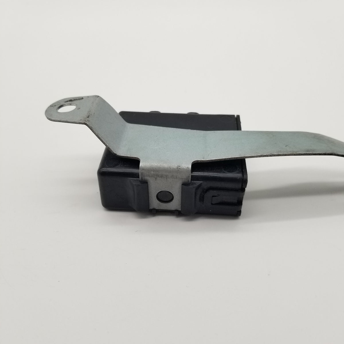 2004- 2009 Toyota Prius Front Door Oscillator Control Module 89991-47010