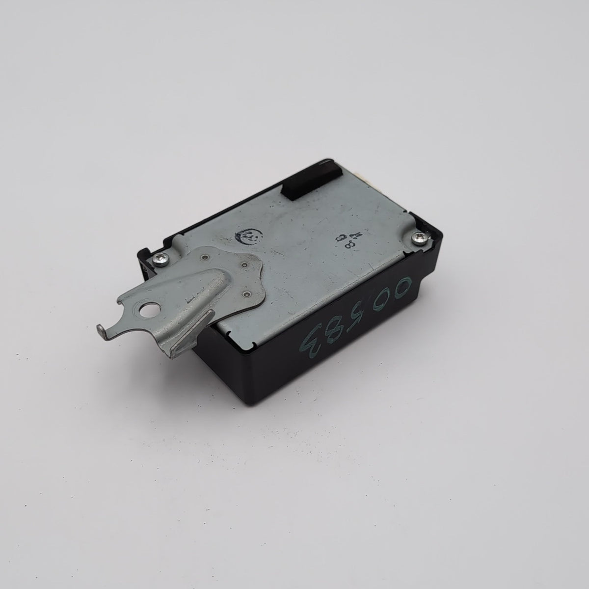 2018 2019 Toyota Camry Keyless Ignition TPMS Receiver Control Module 897B0-06110