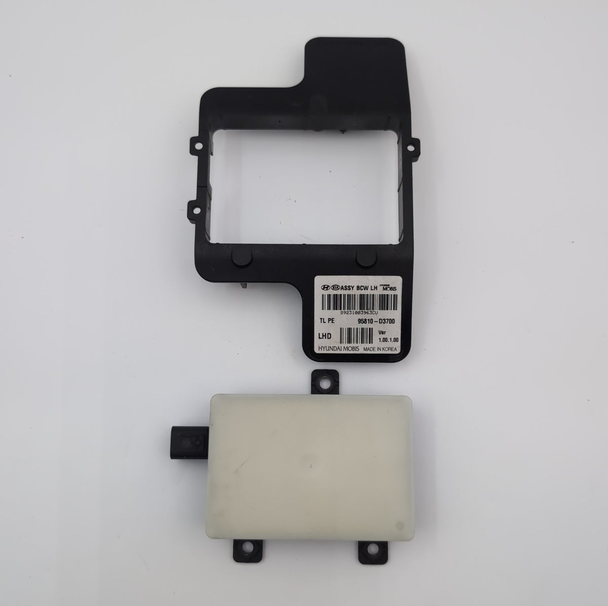 2019 2020 2021 Hyundai Tucson Rear Left Blind Spot Radar Sensor 95810-D3700