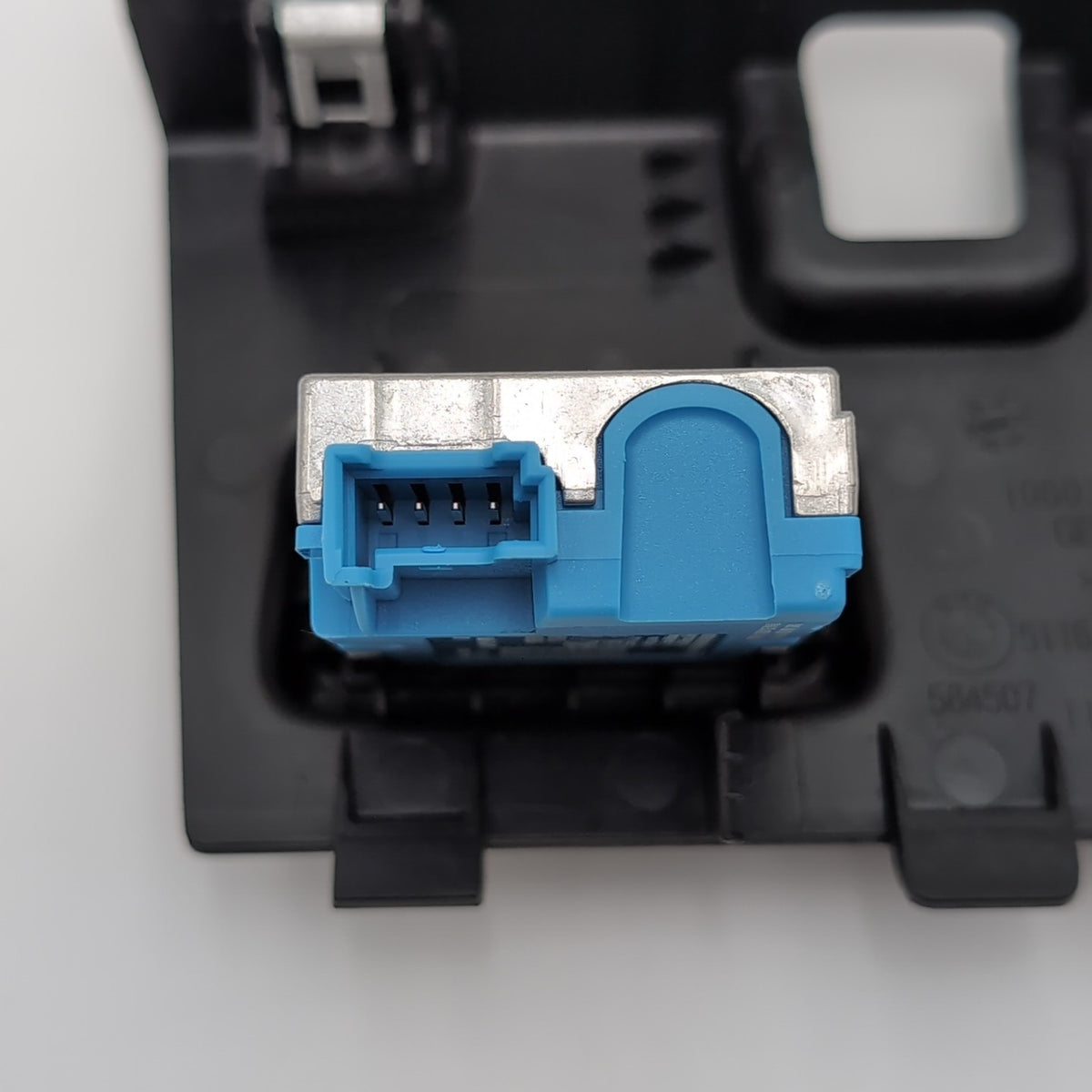 2019- 2024 BMW 330i G20 USB-C INTERFACE CHARGING PORT PLUG w/ TRIM