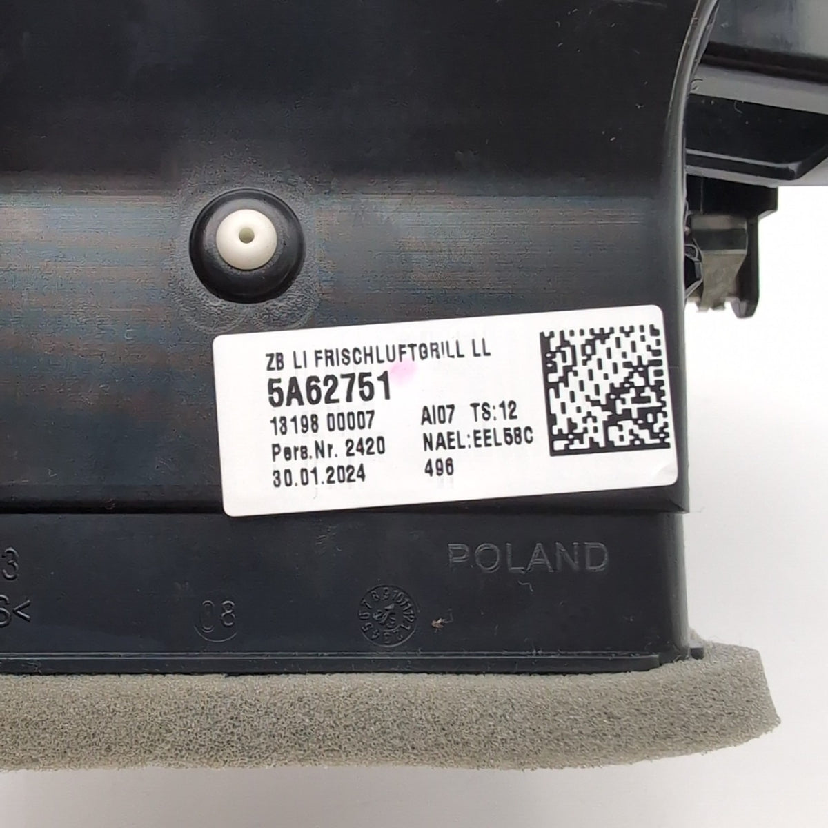 2024 - 2026 BMW 530i 540i 550e G60 Front Left Dash Air Vent Dark Oak Gloss Trim